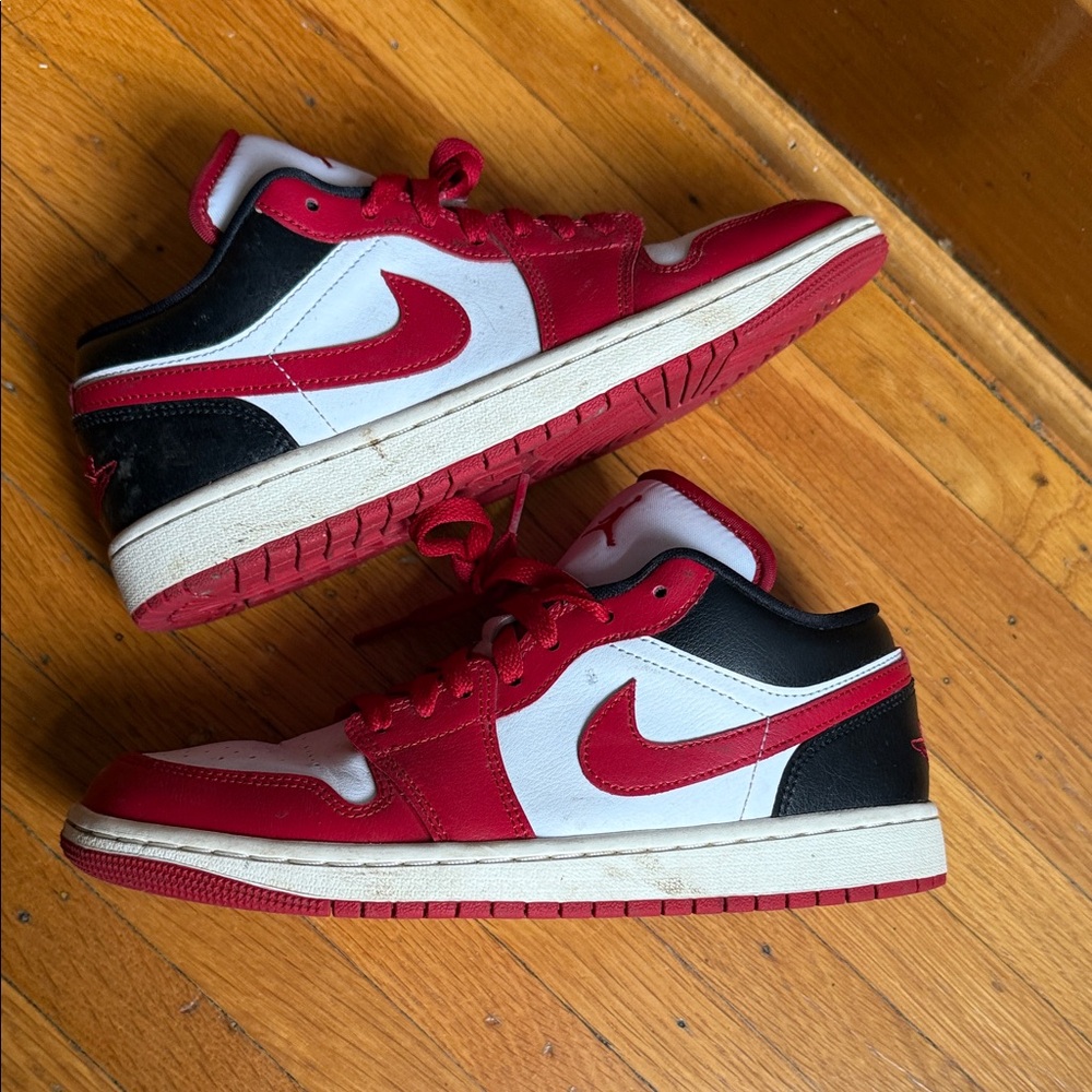 Jordan Kids' Sneakers in Red and White - Picture 3 of 6